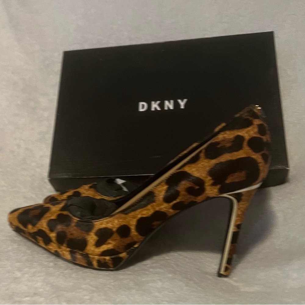 DKNY Lexi High Pump 100, Leopard Haircalf camel